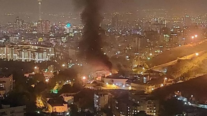 伊朗伊温监狱于10月15日突发大火，从现场视频中可以听到枪声和爆炸声