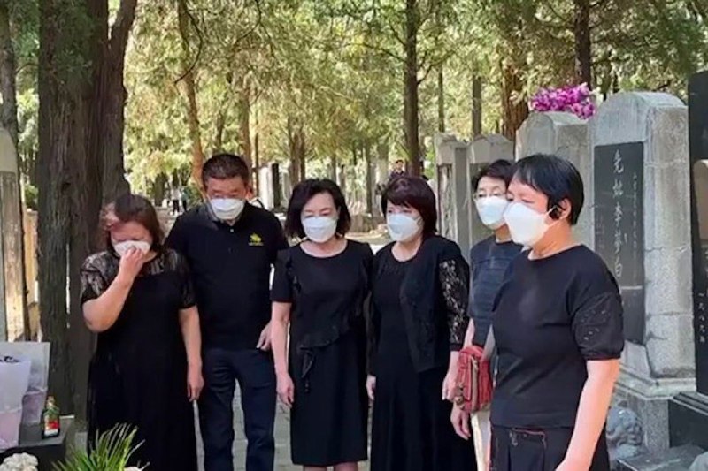 6月4日是六四事件34周年，香港维园连续第四年没有六四烛光集会，亦是30多年来维园烛海首度被庆回归“家乡市集嘉年华”取代，昔日维园内的烛光和鲜花，如今变成家乡小吃和舞狮舞龙表演