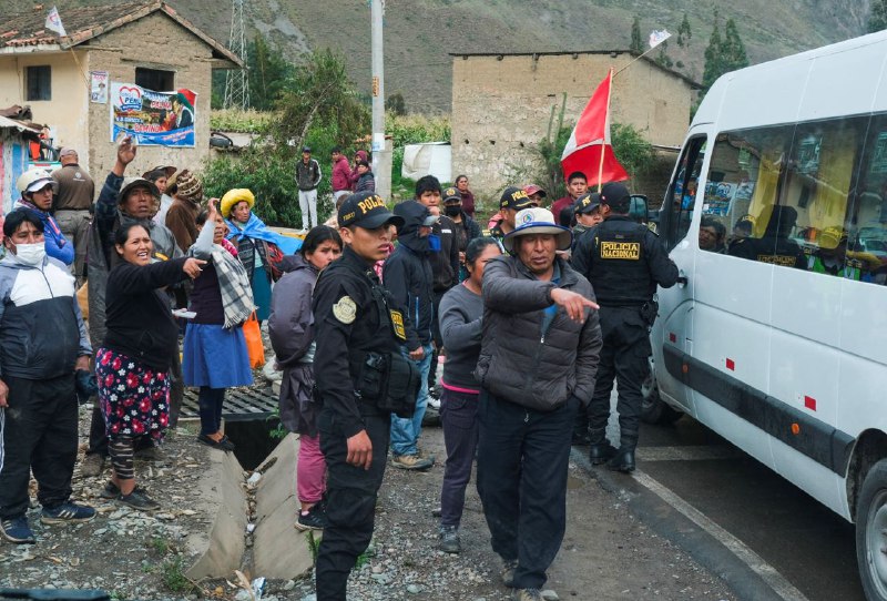 秘鲁新任教育部长帕特丽夏·科雷亚和文化部长海尔·佩雷斯16日以骚乱期间有人死亡为由宣布辞职