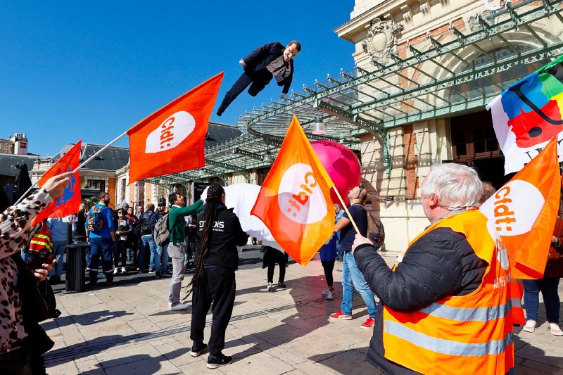 法国总统马克龙22日表示，希望养老金改革能在今年年底前实施
