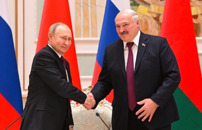 乌克兰总统泽连斯基前往巴赫穆特视察了乌克兰军队