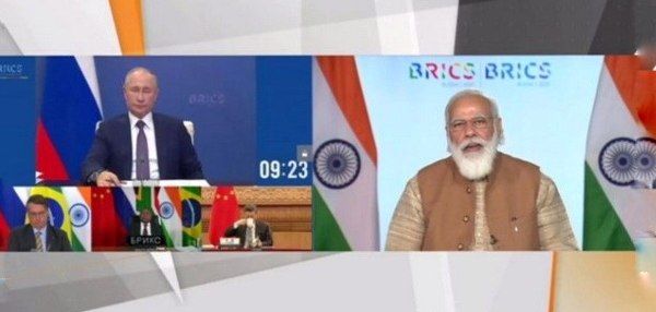 印度总理莫迪出席金砖国家峰会时强调，恐怖主义是当今世界面临的最大问题，各国需确保追究支持恐怖主义的国家的责任