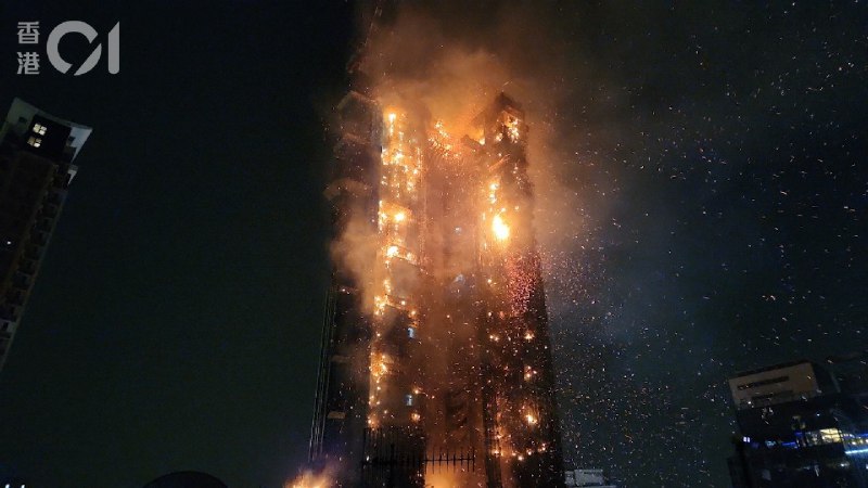 香港尖沙咀中间道一兴建中的酒店2日晚起火