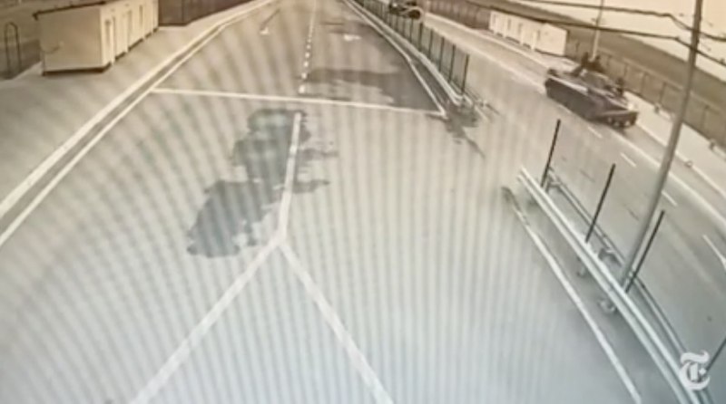 《纽约时报》证实网上流传的监控画面确为俄军通过克里米亚进入乌克兰其他区域