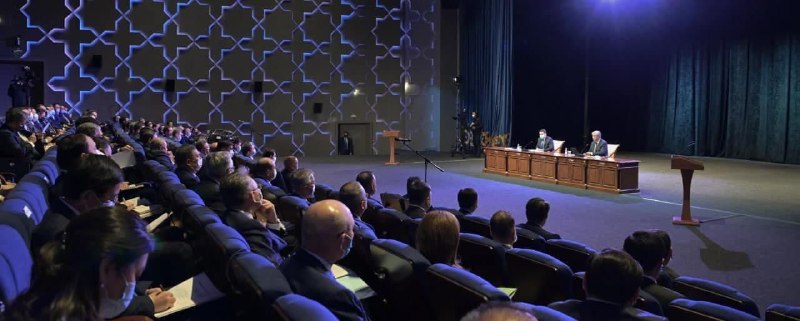 哈萨克斯坦总统托卡耶夫21日同国内大企业代表座谈，指应制定新的现代化公私合作现代化方式，让责任、风险与收入在企业家与国家之间取得平衡