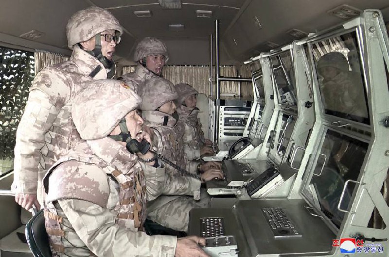 朝中社报道称，在金正恩亲自指导下，朝鲜24日成功进行了“火星炮-17”型洲际弹道导弹试射