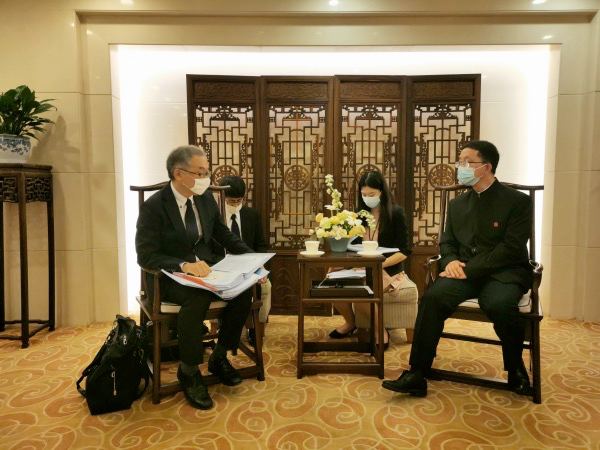 2022年5月24日晚，外交部亚洲司司长刘劲松紧急约见日本驻华使馆首席公使志水史雄，就日方在日美领导人会谈、日美联合声明及日美印澳“四边机制”峰会涉华消极、错误言行提出严正交涉，表达强烈不满和严重关切