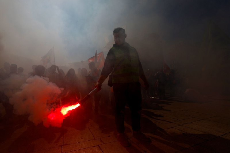 法国总统马克龙22日表示，希望养老金改革能在今年年底前实施