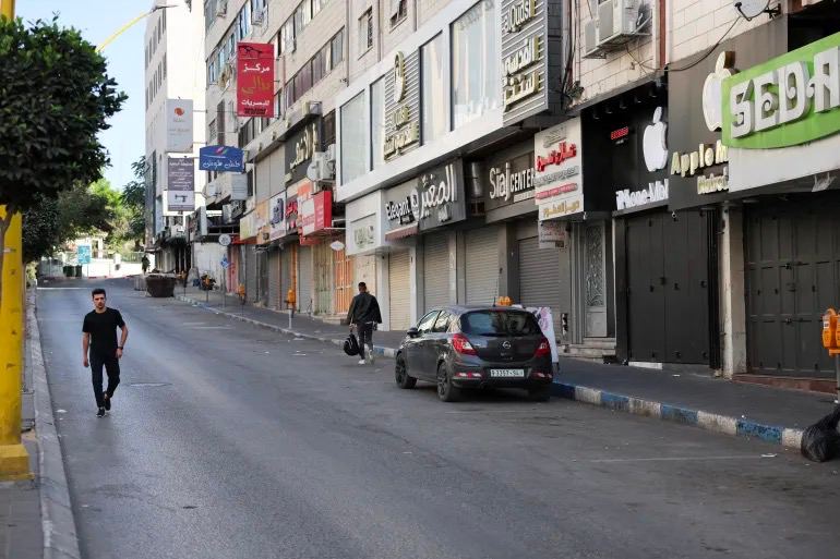 经过三周多的围困，首批来自加沙地带的持外国护照以及严重受伤的人员11月1日通过拉法口岸进入埃及