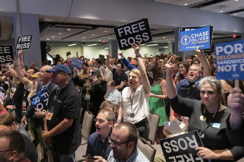 美国总统候选人特朗普25日晚在自由党（Libertarian Party）全国大会上发表讲话但多次遭到嘘声和质问