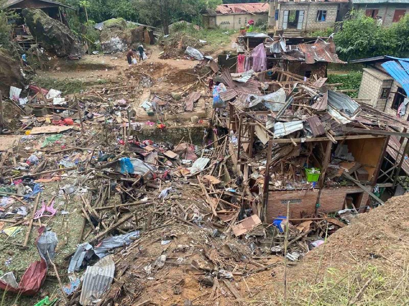 缅甸军方8月14日晚对该国曼德勒省的城镇抹谷进行空袭，造成至少21人死亡、7人受伤，死者中有16名妇女