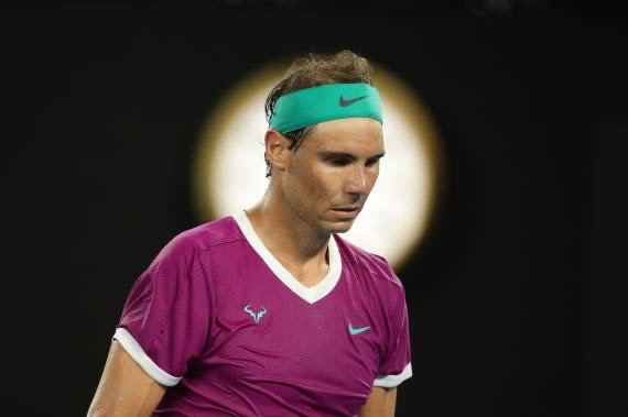 西班牙网球名将纳达尔30日在澳网男单决赛中，以3:2逆转俄罗斯选手梅德韦杰夫夺冠