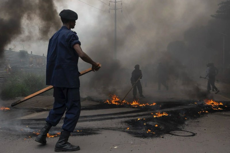 刚果民主共和国五名反对派总统候选人27日在首都金沙萨组织游行示威活动，其间发生冲突，造成多人受伤
